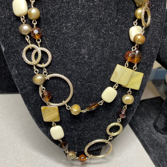 Lia Sophia Pearl & Mother of Pearl Acrylic Bead 36-39” Earth tone Necklace - Picture 5 of 7